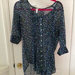 🐕‍🦺🐕ACCEPTING OFFERS🐕🐕‍🦺 Blue floral blouse